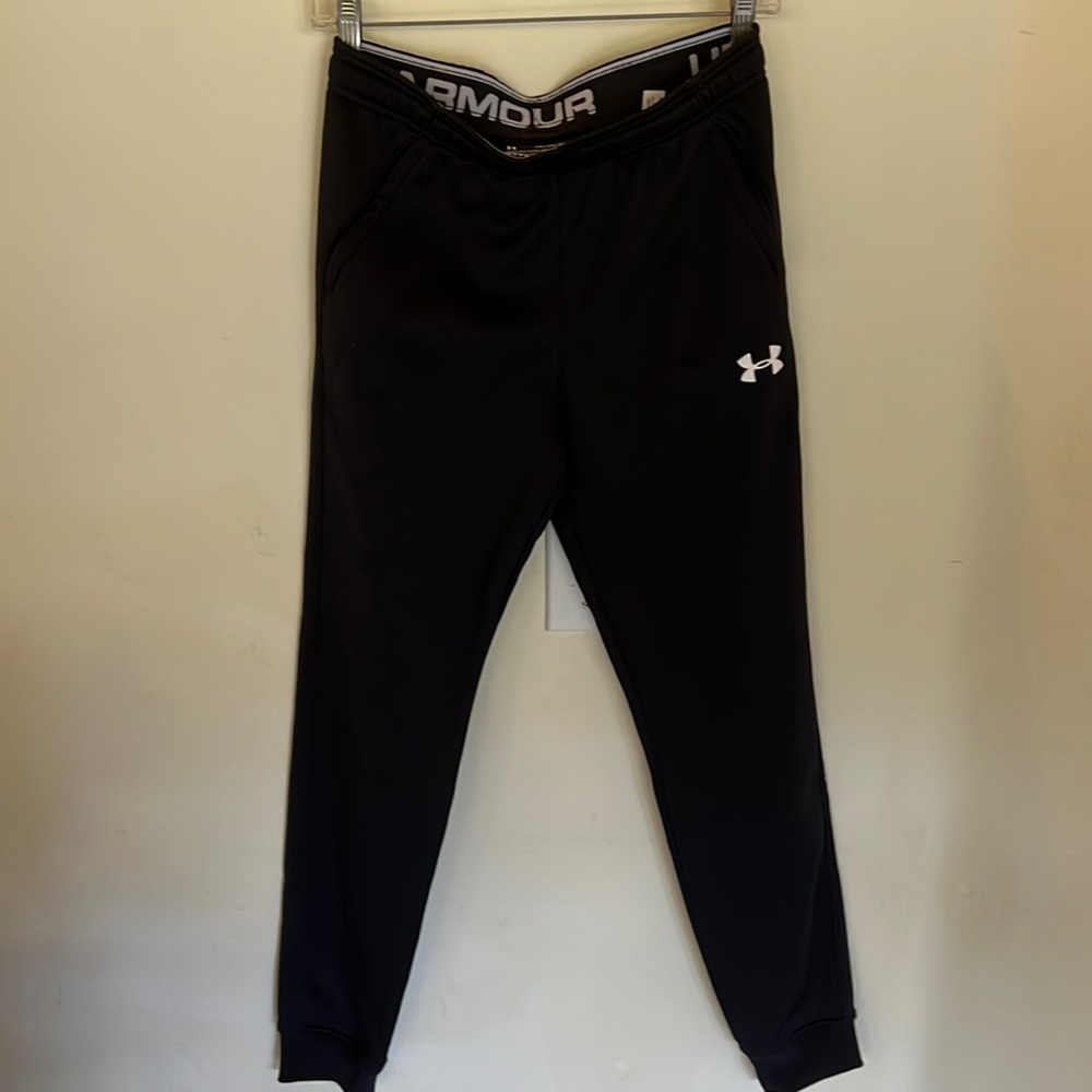 Under Armour tapered sweats in great condition. Youth XL in black